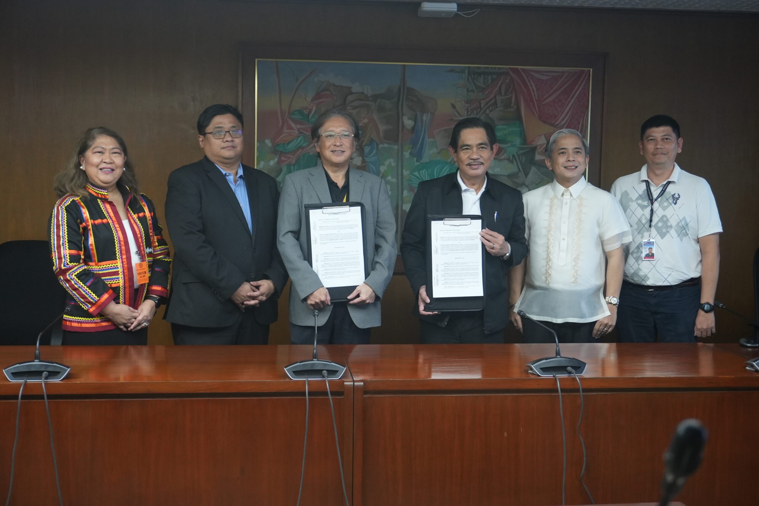 (From left) May Dizon, Chief Communications and Marketing Officer of Inspiro; Ryan Laureano, Chief Administrative Officer and General Counsel of Inspiro; Inspiro President and CEO Yuji Hamamoto; NAPOCOR President and CEO Fernando Martin Roxas; Rommel Gutierrez, Vice President, Corporate Planning and Strategy of Inspiro; Rosaoro Ortiz, Manager of NAPOCOR, were present during the MOA signing.